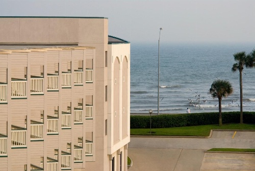 Casa Del Mar Beachfront Suites image 12